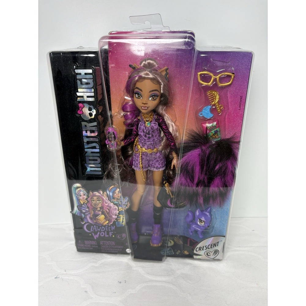 Monster High Core Clawdeen Wolf Fashion Doll and Crescent Posable Fashion Doll